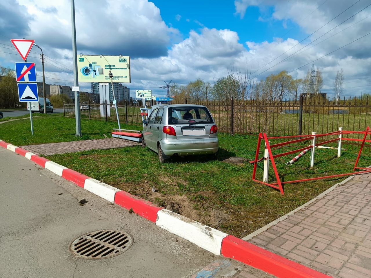 Пожилой мужчина умер за рулём иномарки в Череповце